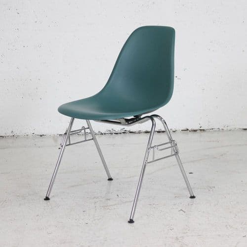 Vitra Eames DSS Plastic Chair