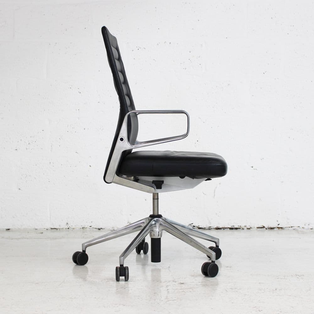 Vitra ID Chair | leather chair | black executive chair