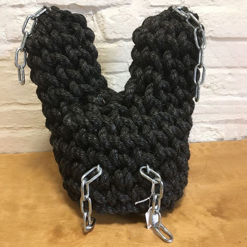 Black Vee Bow Fender (4 Chain)