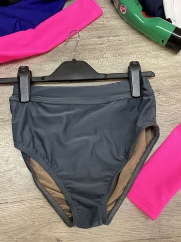 Dark grey nix. Lined. Matt lycra. Age 5-6