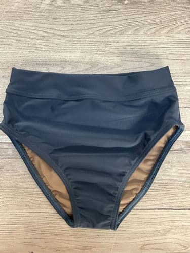 Knicks. Dark grey. Fully lined. Age 9-11