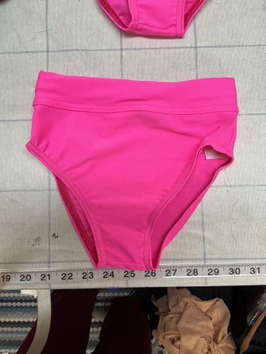 RTG flo pink , Matt lycra. Funki fabrics. Age 5-6 yrs
