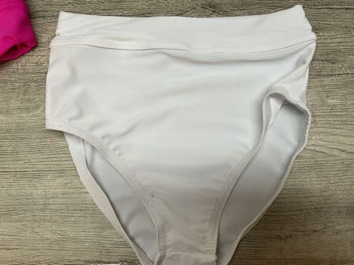 RTG white knicks Matt lycra  age 7-8