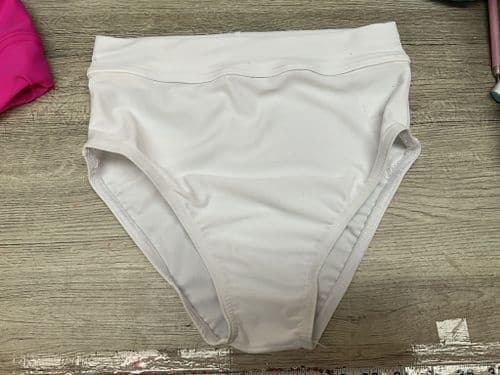 RTG white knicks. Age 7-8. Matt lycra