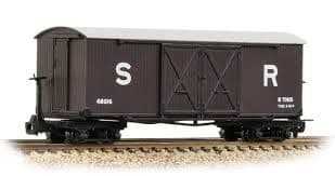 Bachmann  393-028 Bogie Covered Goods Wagon Southern Brown