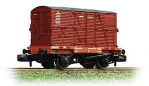 Graham Farish 377-328B Conflat with BD Container BR crimson