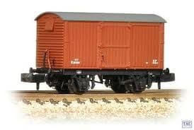 Graham Farish 377-980 - 12 Ton Eastern Ventilated Van Corrugated Ends BR Early Bauxite