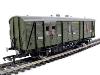Hornby R4301A Maunsell Brake Van C SR Dark Olive 753