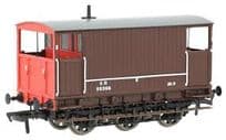 Rapido Trains 931006 SECR 6 wheel Brake van55366 SR Brown with red ends