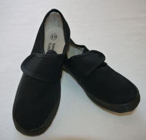 L//Black velcro pumps