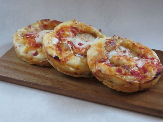 Cheese & Tomato Pizza