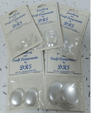 0 Assorted pearl craft components