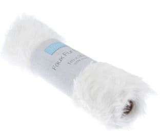 EH044 Faux Fur Roll: White: 1m x 30cm