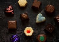Sarah Bunton 12 Chocolate Selection 130g