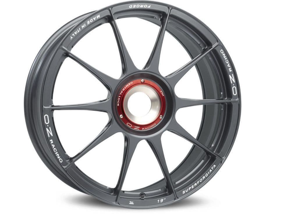 OZ Racing F1 シルバー OZ Racing F1 Plus alloy wheels. Photos and prices | TyresAddict