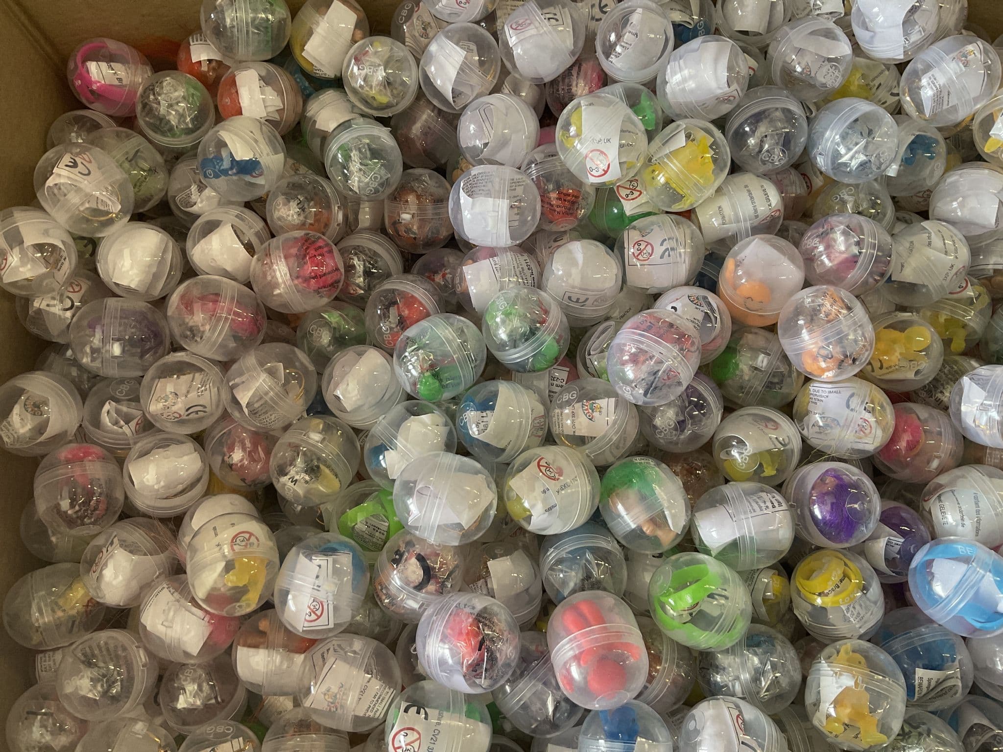 32mm Vending Capsules Mixed Novelties x 250