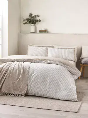 Catherine Lansfield Oxford Pinstripe Quilt Set| Natural