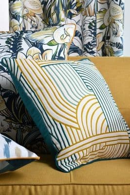 STOF Courbes  Filled Cushion | Emerald