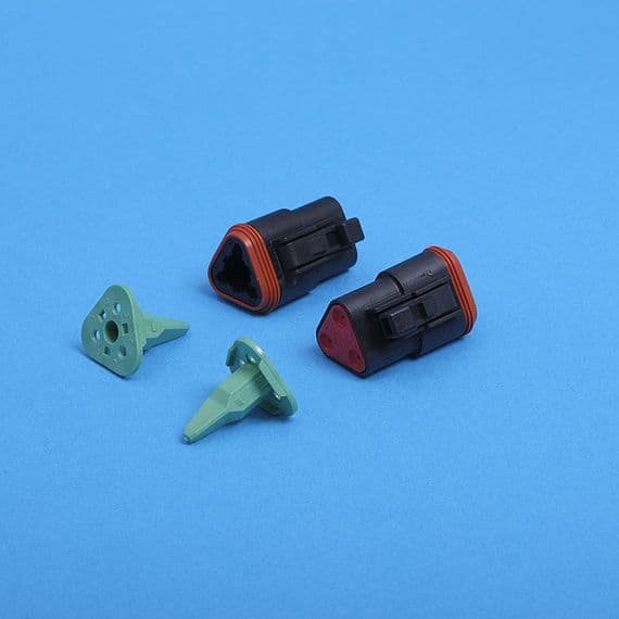 DT 3 way plug. Black. Including wedgelock. (DT06-3S)