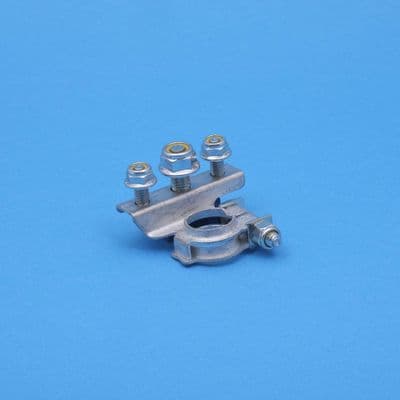 Positive battery connector with 3 studs. (BT440P)