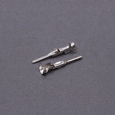 Small Superseal connector terminal male. (3-5550/10)