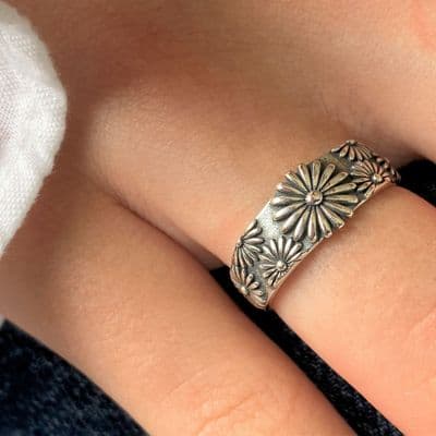 Daisy Band Adjustable Ring