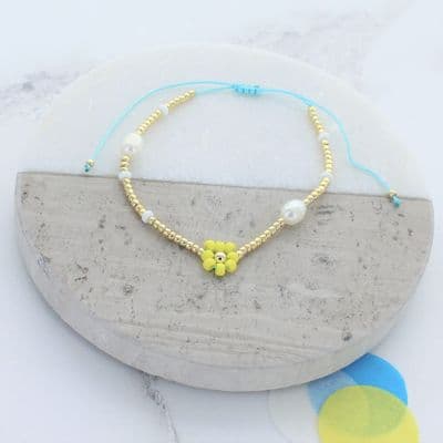 Daisy pearl friendship bracelet