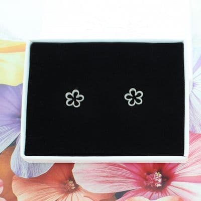 Simple Outline Flower Stud Earrings