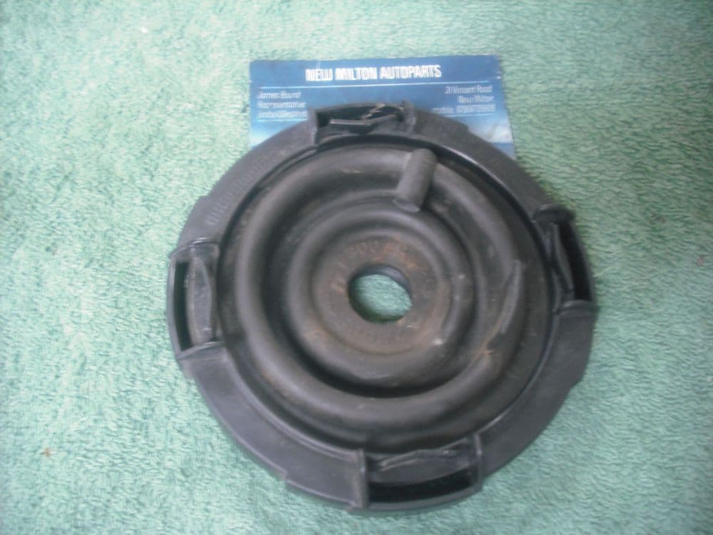 1 300 597 265 A GENUINE MAZDA 323 HEADLIGHT HEADLAMP RUBBER BULB COVER