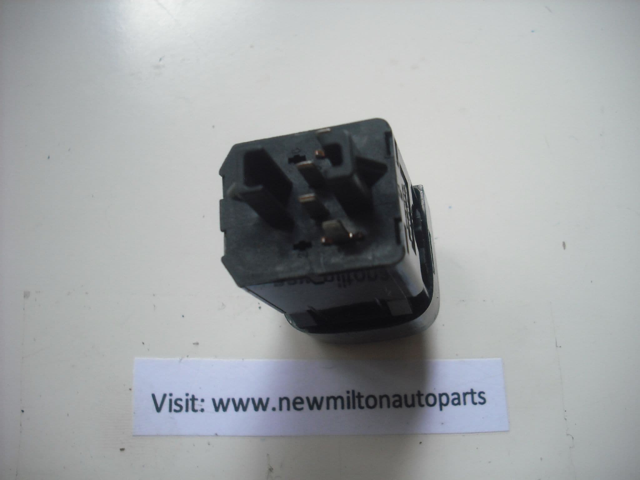 127 68 421 SAAB 95 HEADLIGHT LEVELING ADJUSTMENT SWITCH