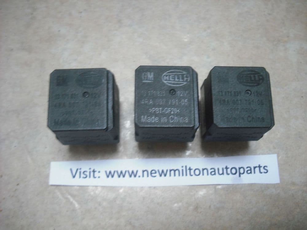 13 171 831 3 GENUINE VAUXHALL RELAYS ASTRA CORSA MERIVA INSIGNIA AND ZAFIRA