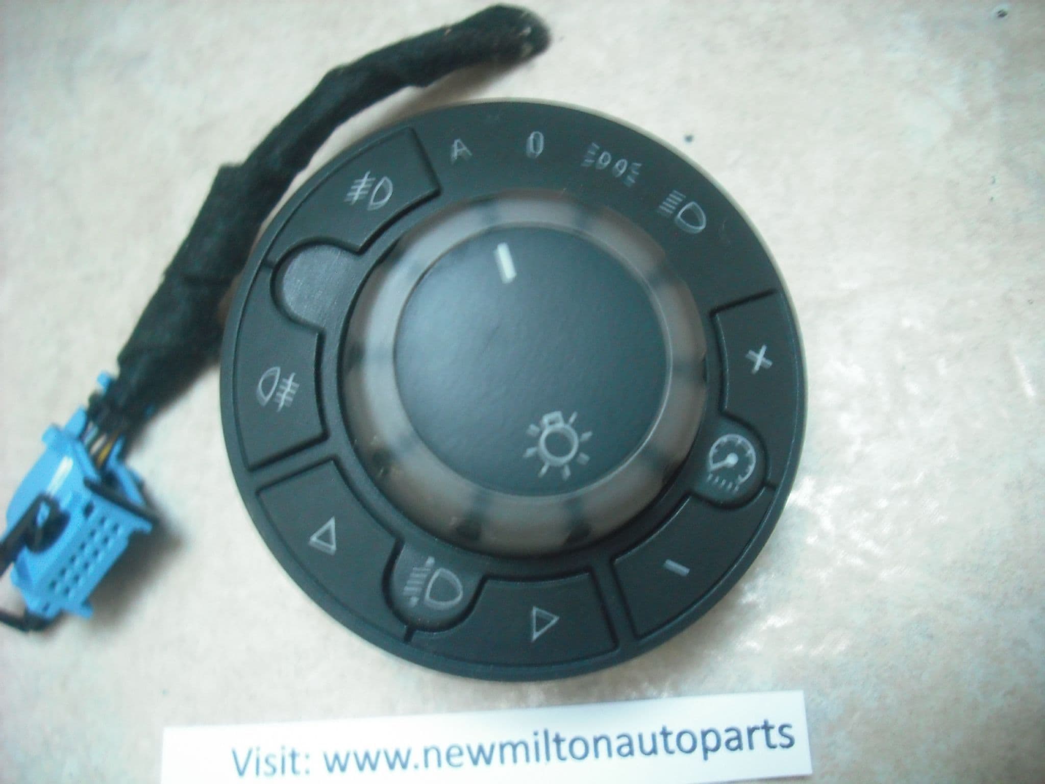 thumbnail image 2 of Vauxhall Corsa D Headlight Switch With Fog Light Control - 13310335 RX8 2 of 3