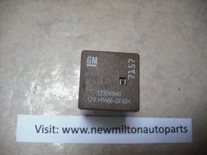 13306940 A GENUINE VAUXHALL INSIGNIA / ASTRA J BROWN RELAY