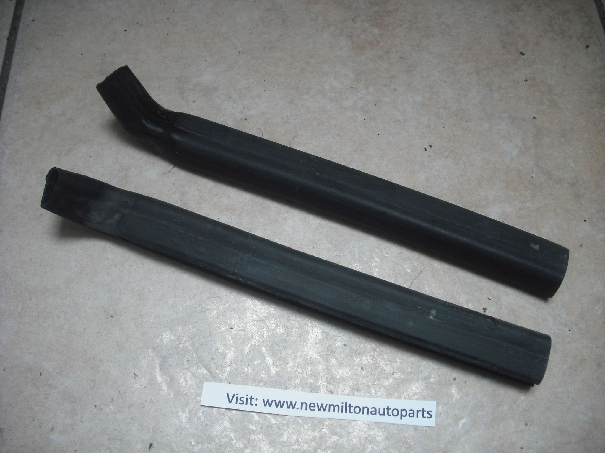2 GENUINE BMW E90 3 SERIES ENGINE BAY TOP CORNER RUBBER WEATHER SEAL STRIPS