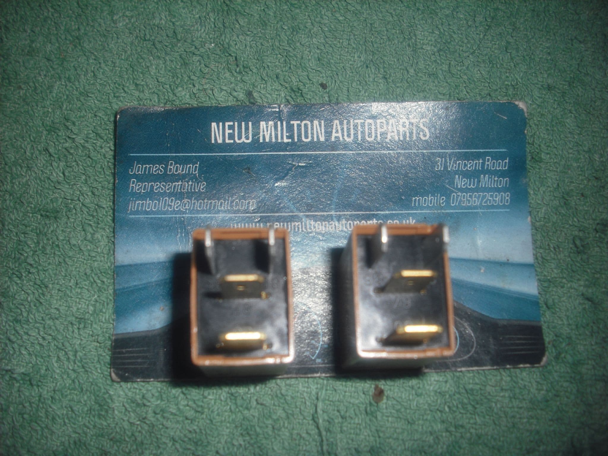 2 GENUINE KIA SORENTO SPORTAGE CEED RELAYS 9522403E500 12V 20A DECO