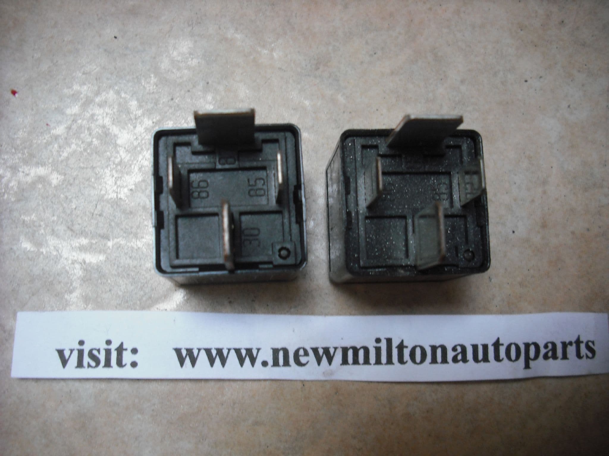 2 GENUINE MAZDA 2 / 3 / 6 CX-7 RELAYS TYCO V23134-J59-X431