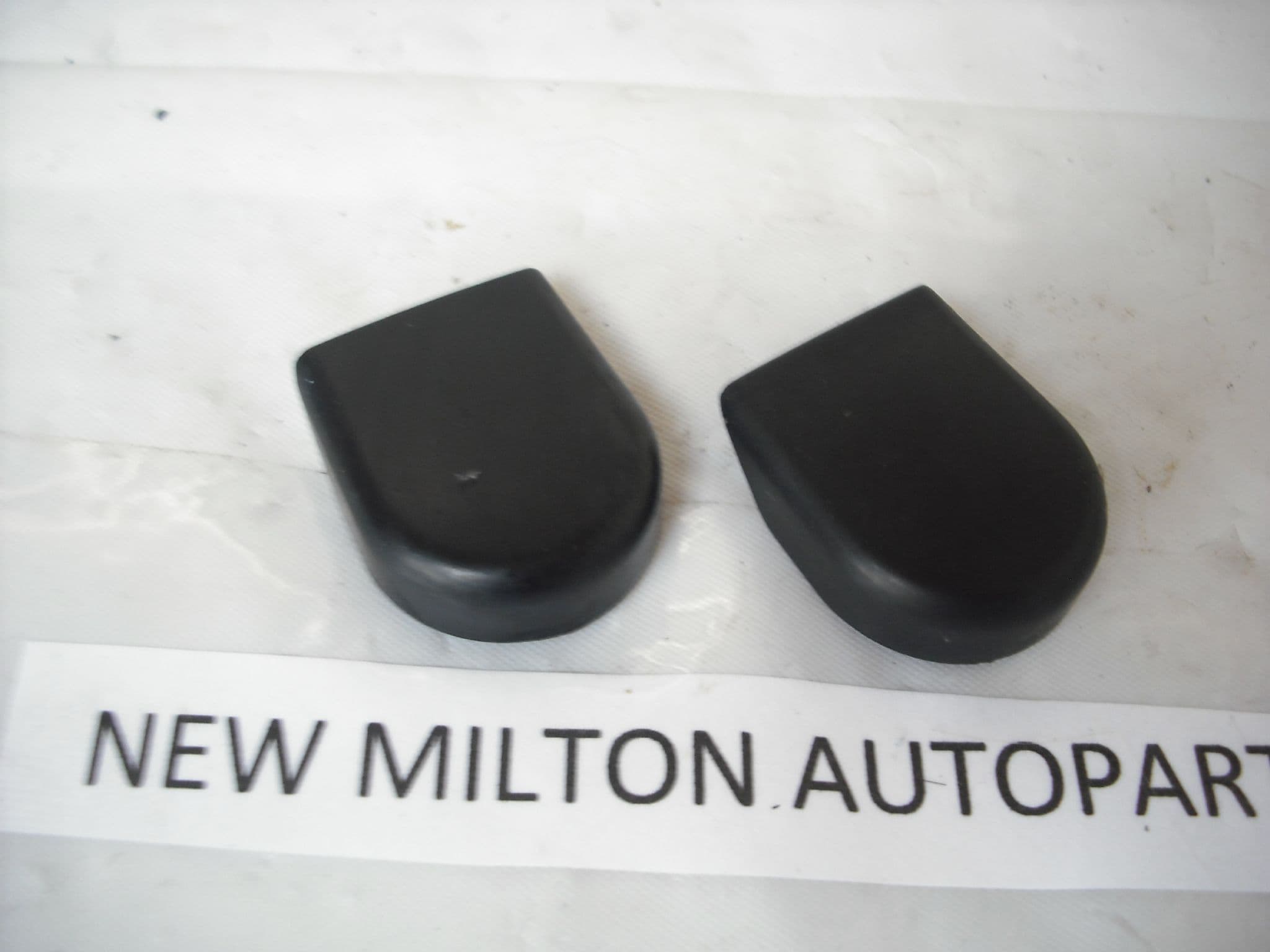 2X Car Front Windshield Wiper Arm Nut Cap Bolt Cover For VW Passat 2X Car Front Windshield Wiper Arm Nut Cap Bolt Cover For VW Passat