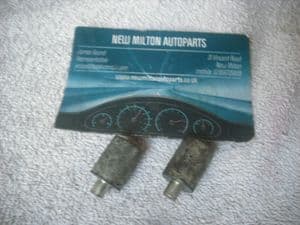 2 X GENUINE RENAULT MEGANE MK3 2008-2013 1.5 DCI FUEL INJECTOR CLAMP SPACERS