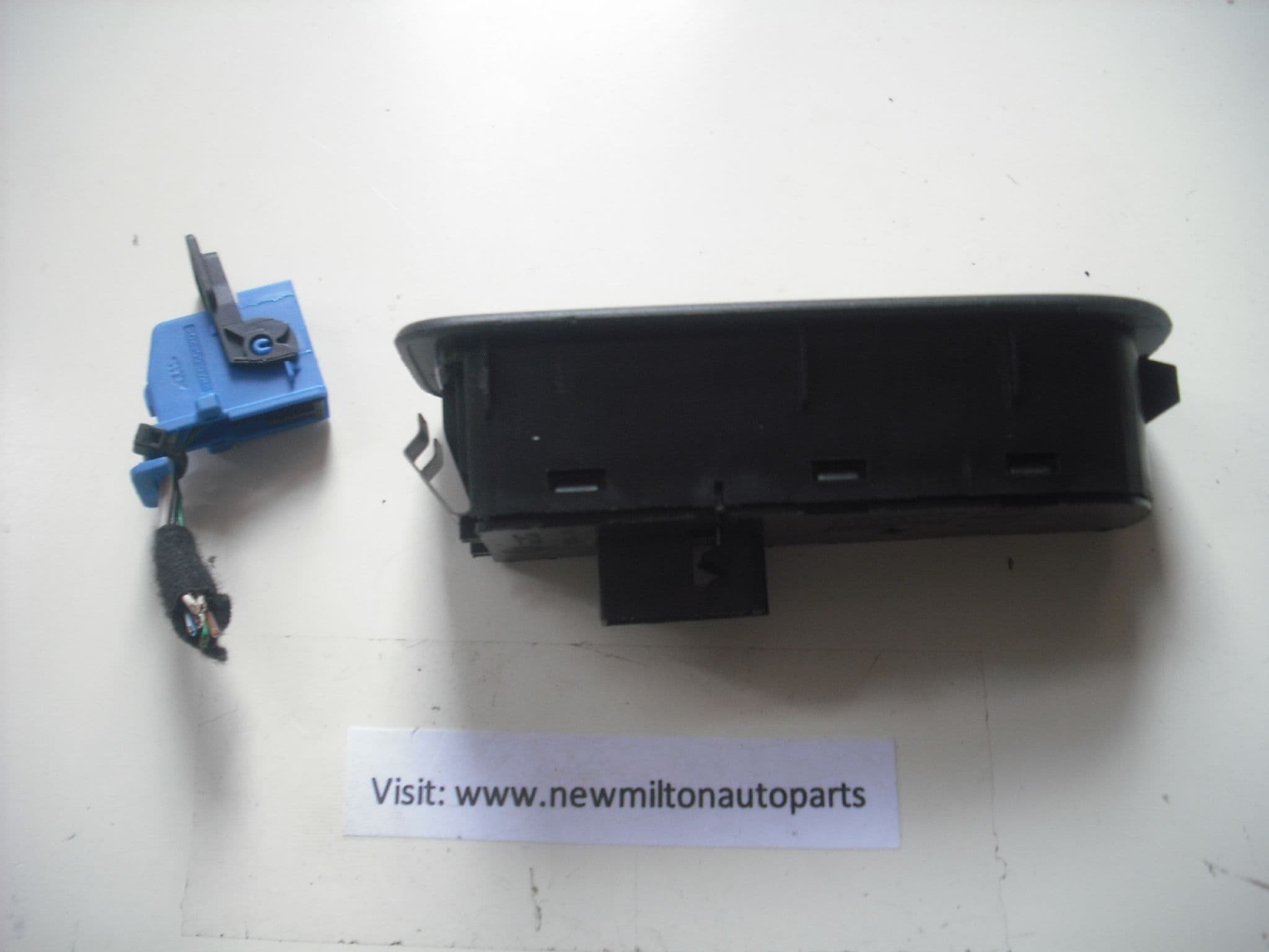 23408 470 FIAT QUBO HEADLIGHT HEADLAMP HEIGHT LEVELING ADJUSTMENT