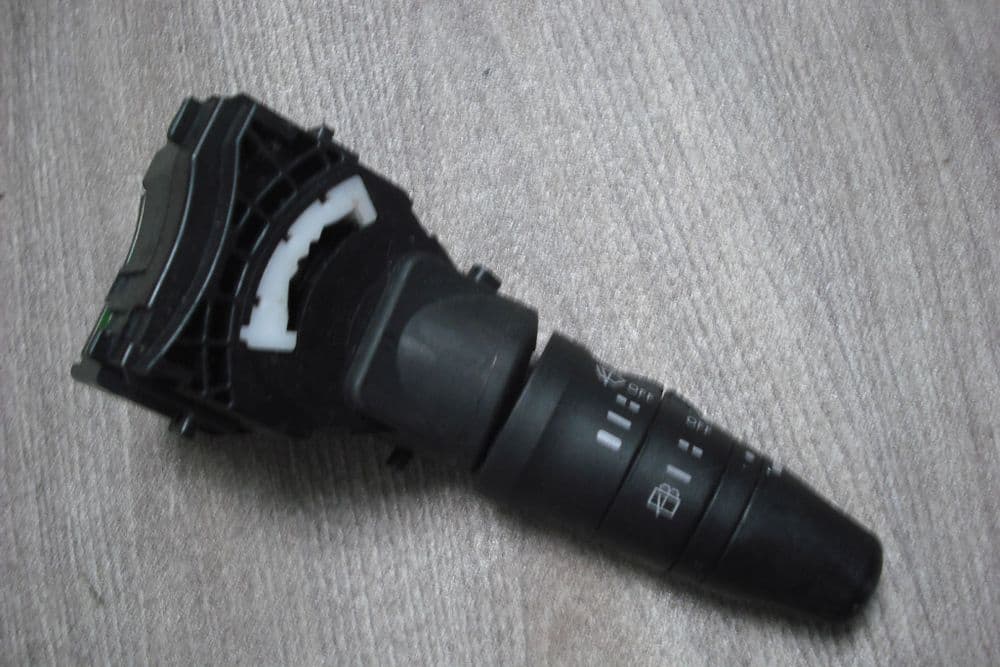25260 8H90 NISSAN X-TRAIL FRONT AND REAR WINDOW WINDSCREEN WIPER AND ...