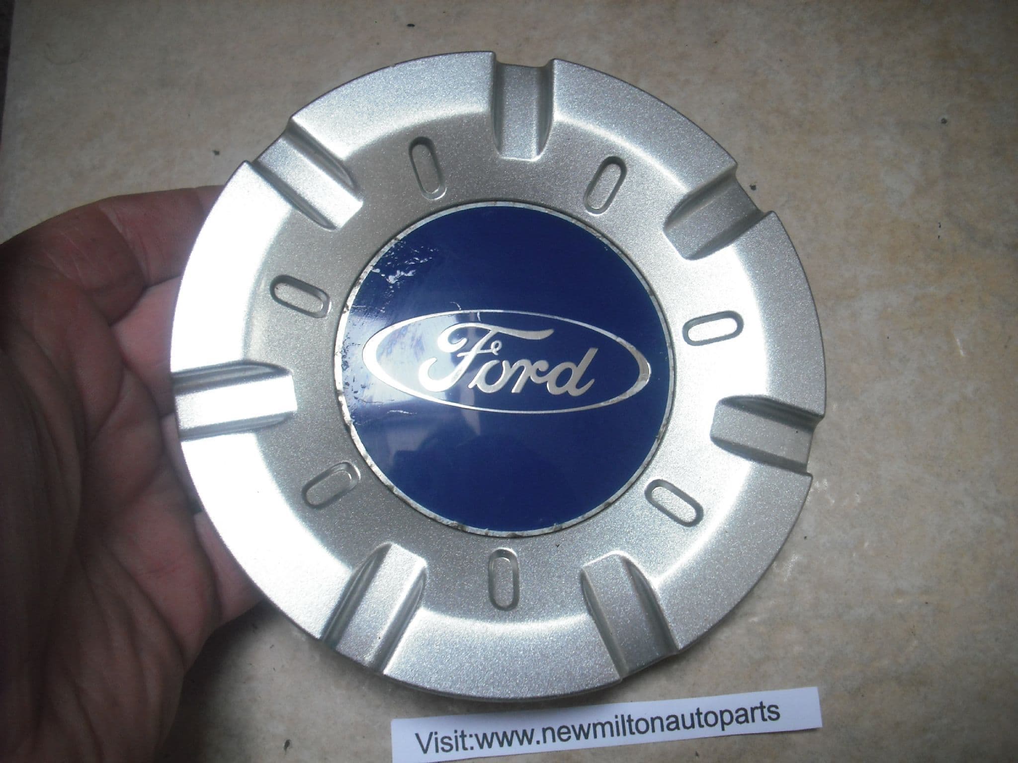 2S511000AC FORD FUSION AND FIESTA MK6 ALLOY WHEEL HUB CAP