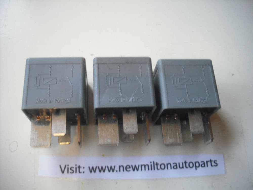 3 GENUINE FORD FOCUS RELAYS NUMBERED F80B14B192AA