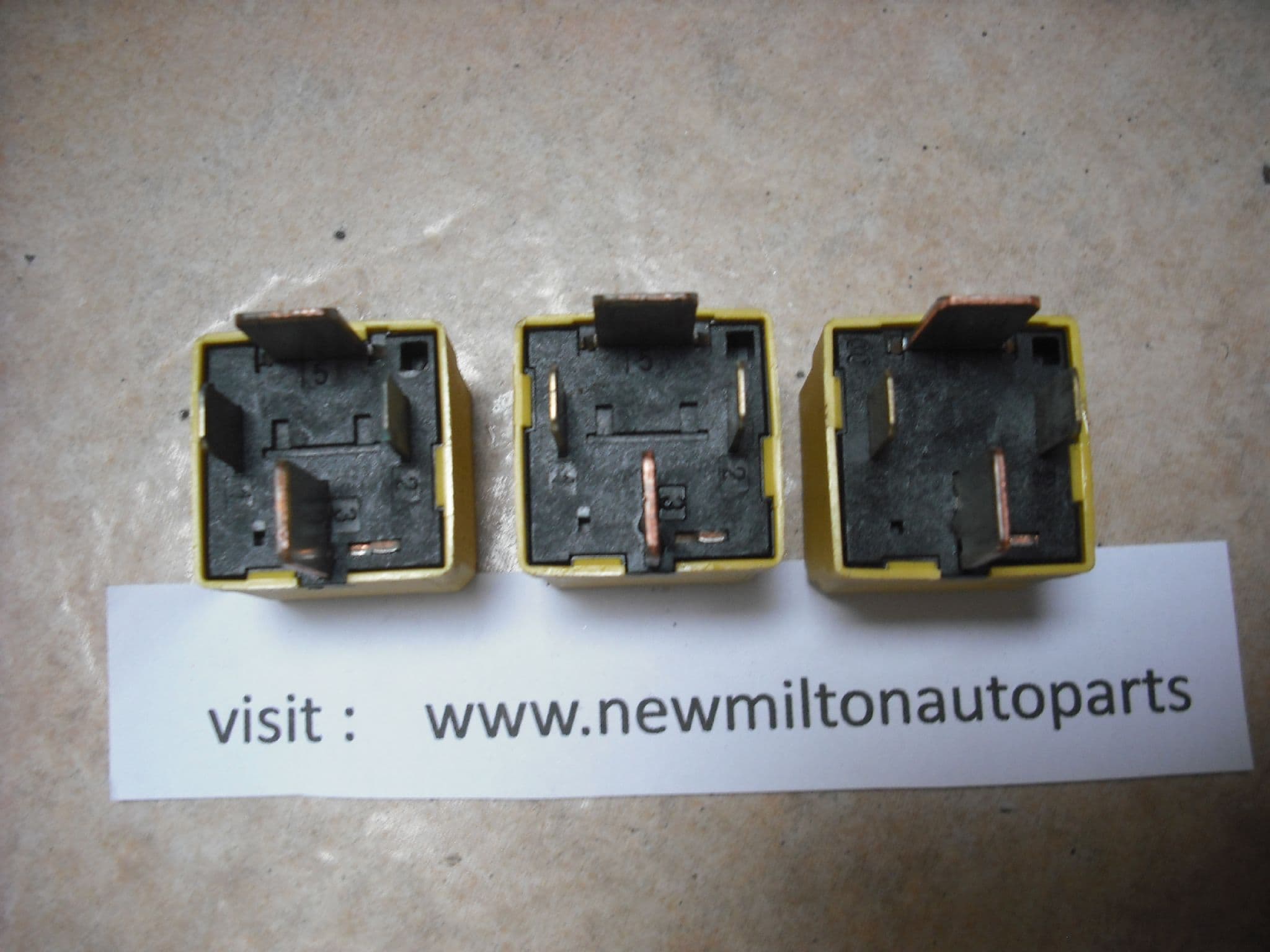 3 GENUINE VAUXHALL ASTRA H VECTRA SIGNUM CORSA RELAYS 4RA 007 79306 90