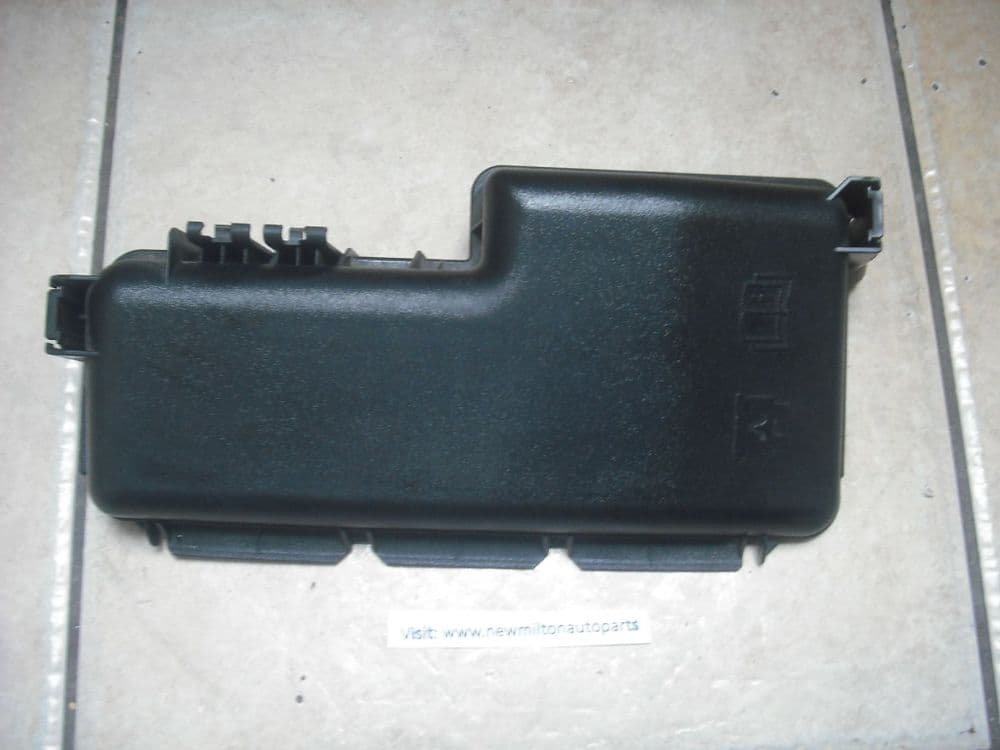 30728133 VOLVO XC90 ENGINE BAY FUSE BOX COVER LID