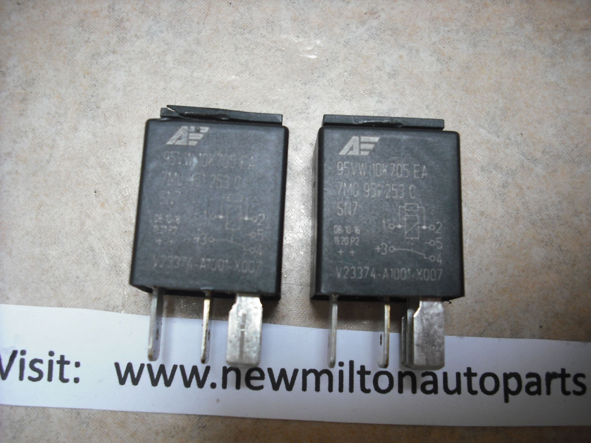 GENUINE Volkswagen Caddy MK3 Relay 7M0951253C 404 | Australia