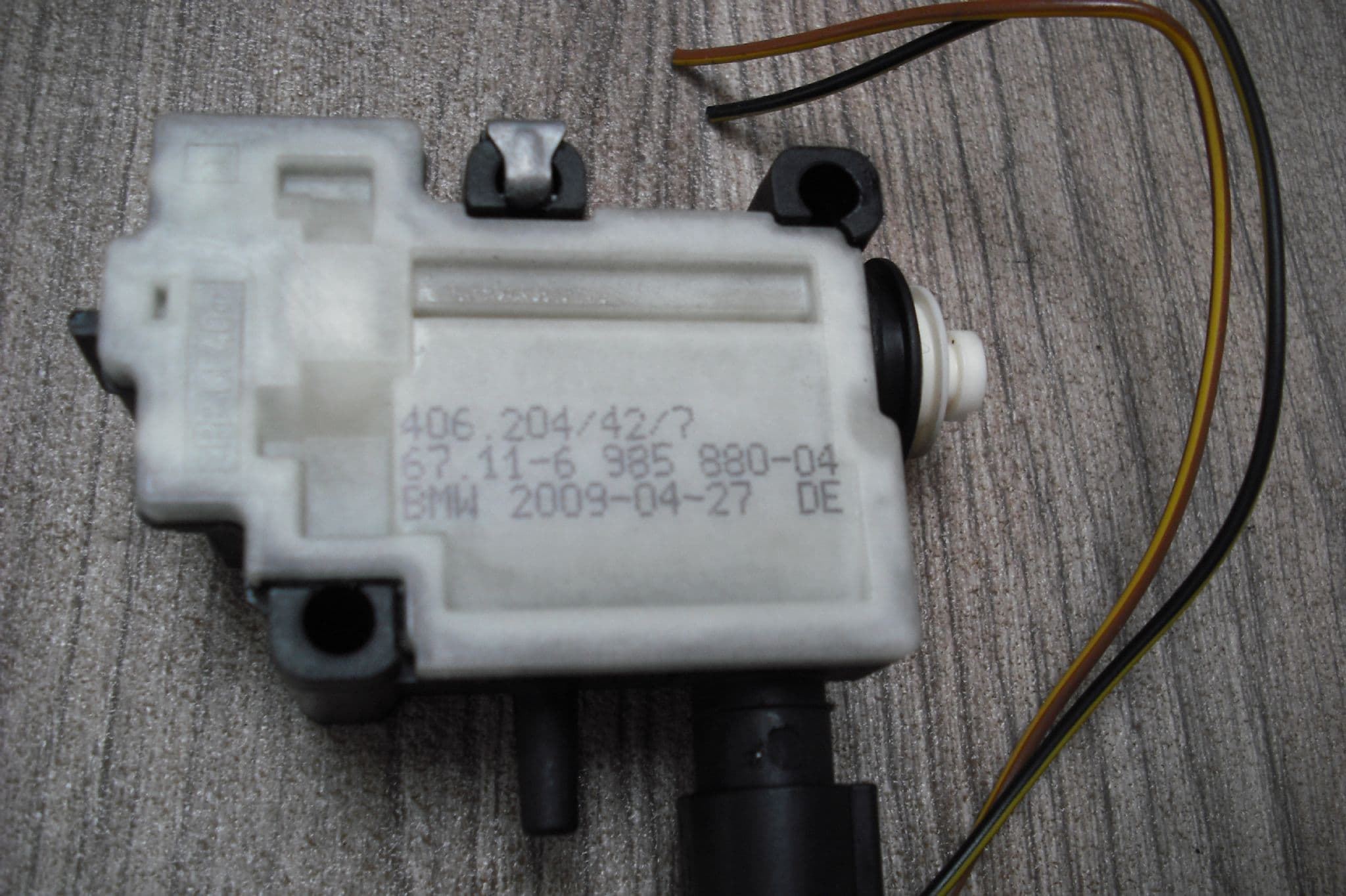 639/057/691 3点 shinya1152です。 406 204/42/7 67 11-6 985 980-04 MINI R55 R56 FUEL DOOR