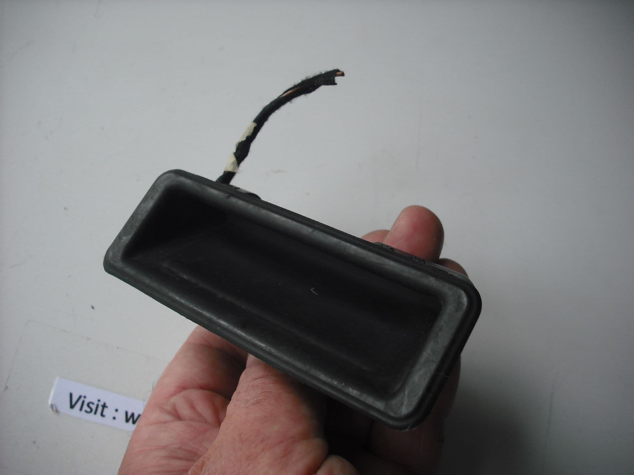 ANBOO Achterklepgreep kofferbakdeksel ontgrendelingsschakelaar voor BMW E88 E82 E90 E91 E92 E93 E60 E61 E84 E70 E71 E72, drukknop kofferbak knop achterklep opener schakelaar 51247118158