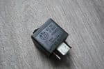 61.36-6901469/01   v23136-j6-x48   BMW E60  E90  3 AND 5 SERIES RELAY