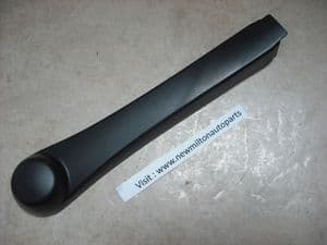 61.61-7.037.356 179.888  BMW E60 E61  FRONT WINDOW WIPER ARM  FIXING NUT COVER CAP TRIM