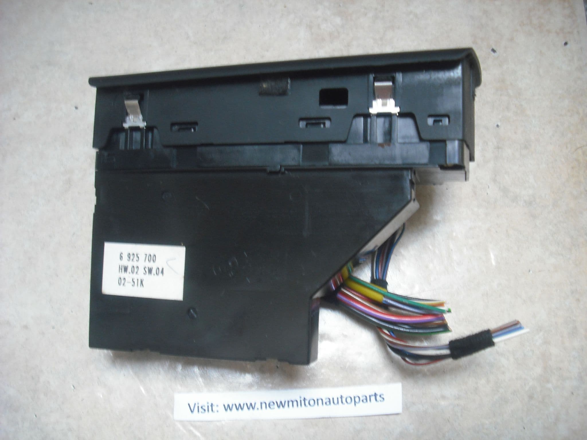 thumbnail interactive-video image 1 of Genuine BMW X5 E53 Rear Right Power Window Switch – 1999-2006 – 61318385956 1 of 6